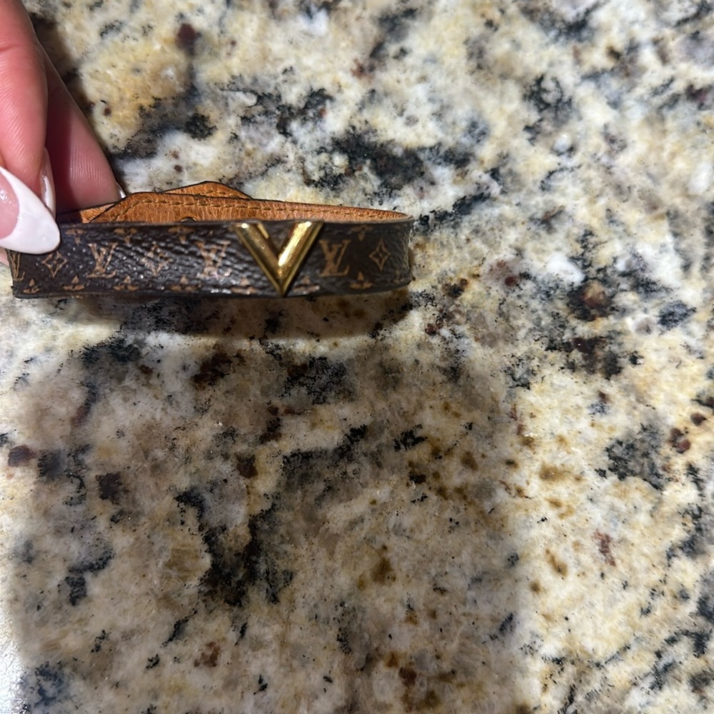 Louis Vuitton Essential V Leather Bracelet
